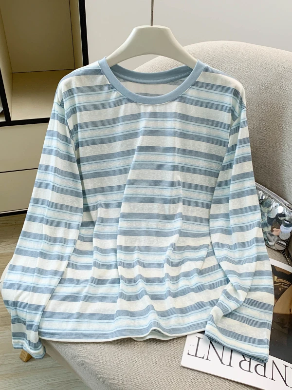 夏の通勤スタイルに悩むなら、このストライプ長袖Tシャツが救いになる？