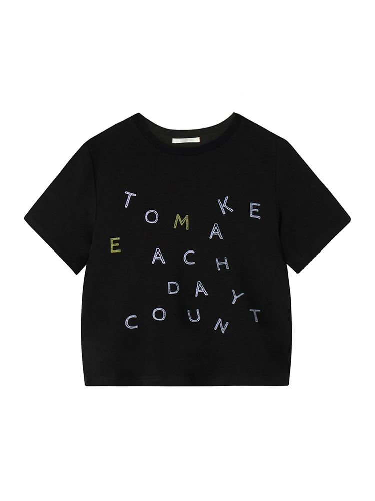 おしゃれ レタリング とは？ブラック短袖Tシャツで実現する現代的な通勤スタイル