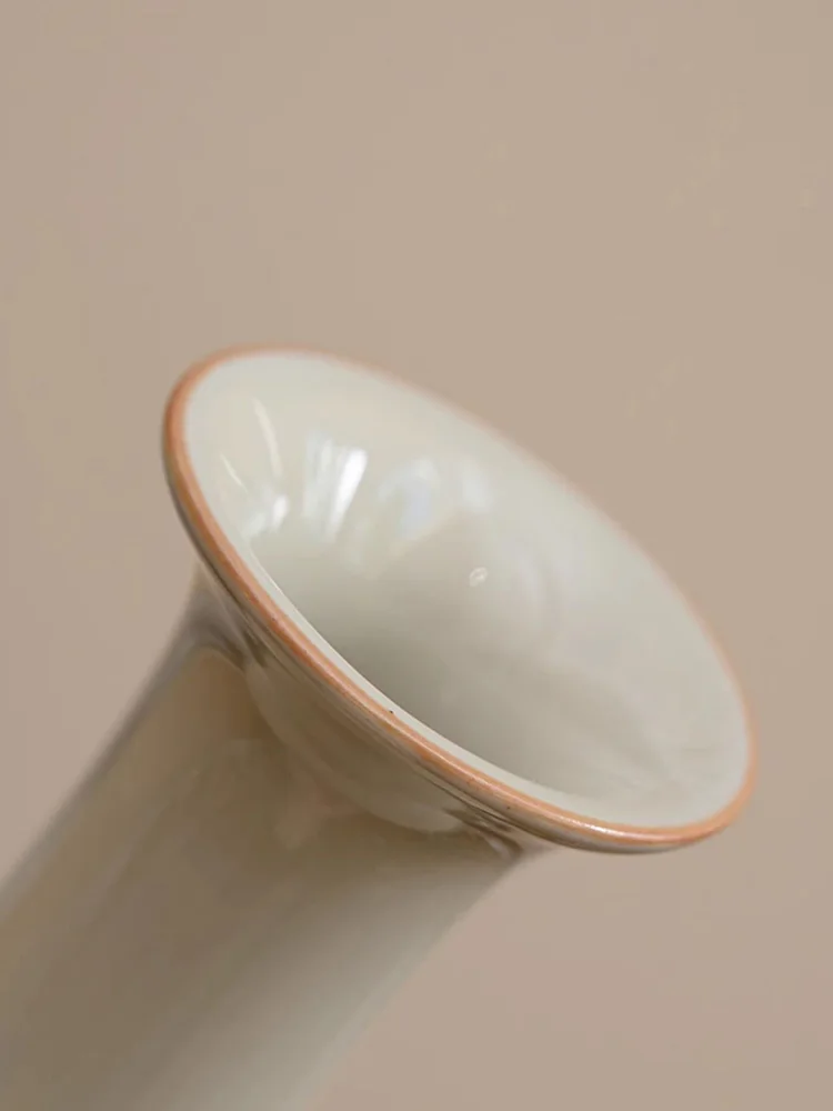 かすみ草の花瓶としてのヴィンテージ風陶器花器：中式スタイルの台面花瓶使い方と特性