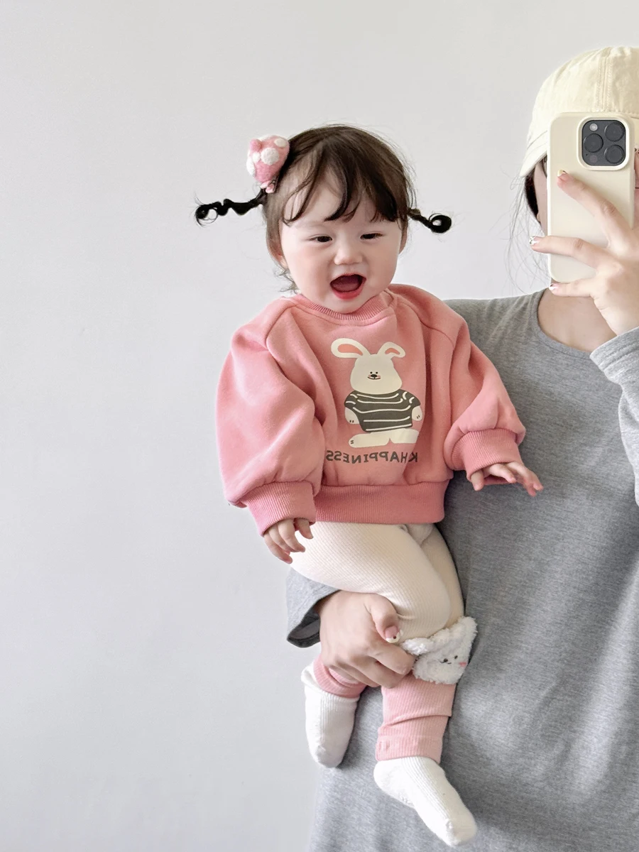 子供用ウサギ柄フリーススウェットとレギンスセット：秋冬に最適なかわいらしいデザイン