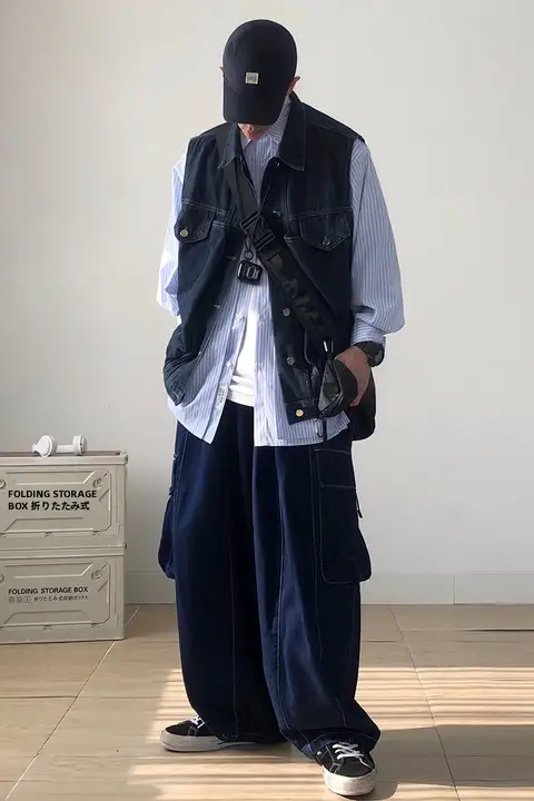 多ポケットのデニムベスト【メンズ・ワイドフィット・無袖・カジュアル】