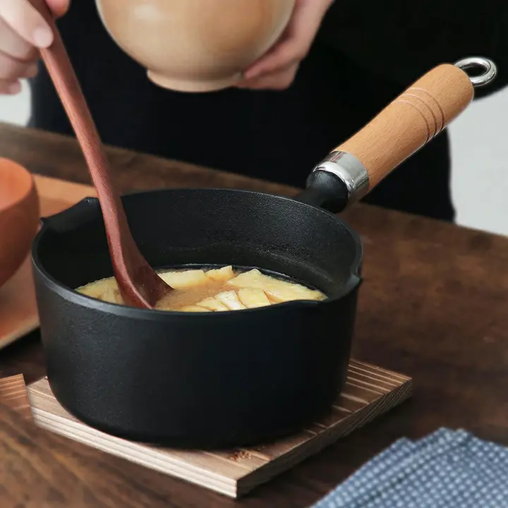 南部鉄器製 ミニフライパン【家庭用・木製ハンドル・熱に強い】