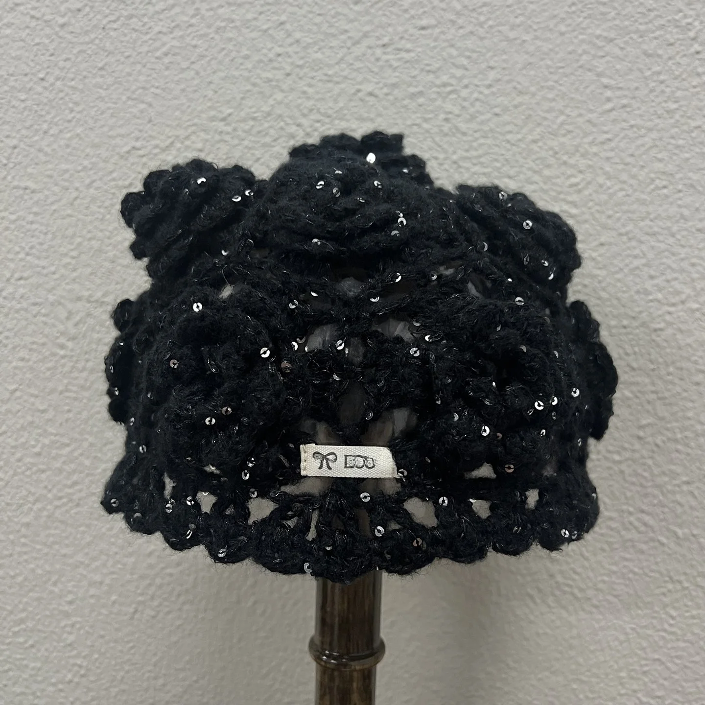 手編みスパンコール透かし花デザインの夏用帽子：カラー帽子 デコ の実用性と適用シーン