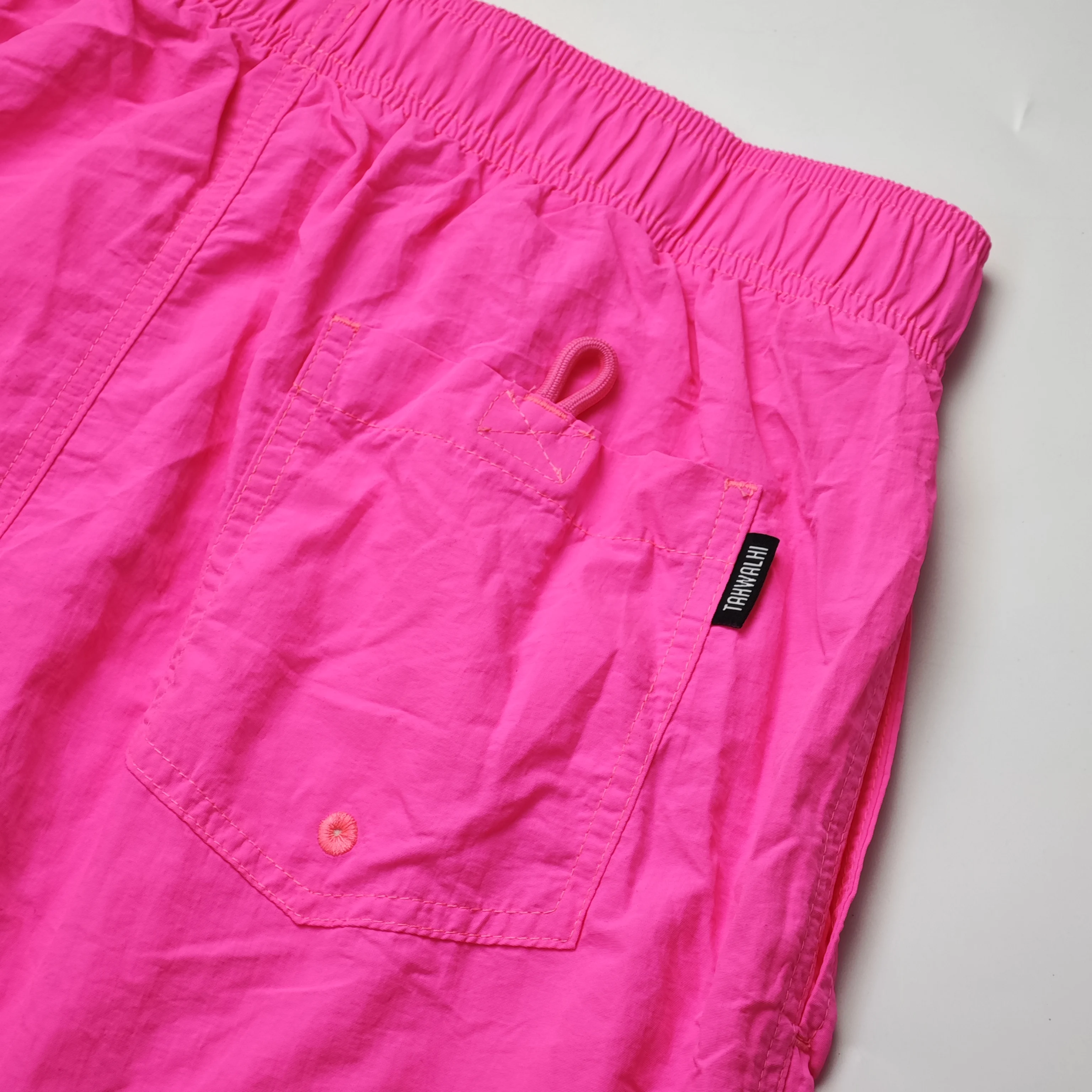 速乾プール用ショートパンツ：ビーチ・温泉対応の通気性とフィット感を実証