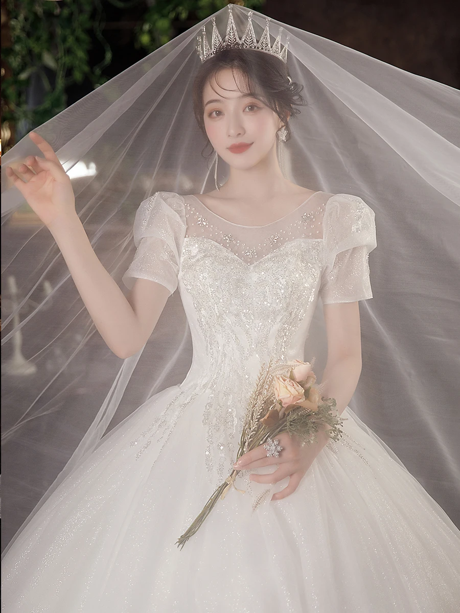 正装ドレスで結婚式を彩るには？一字肩・ロイヤルスタイルが選ばれる理由とは