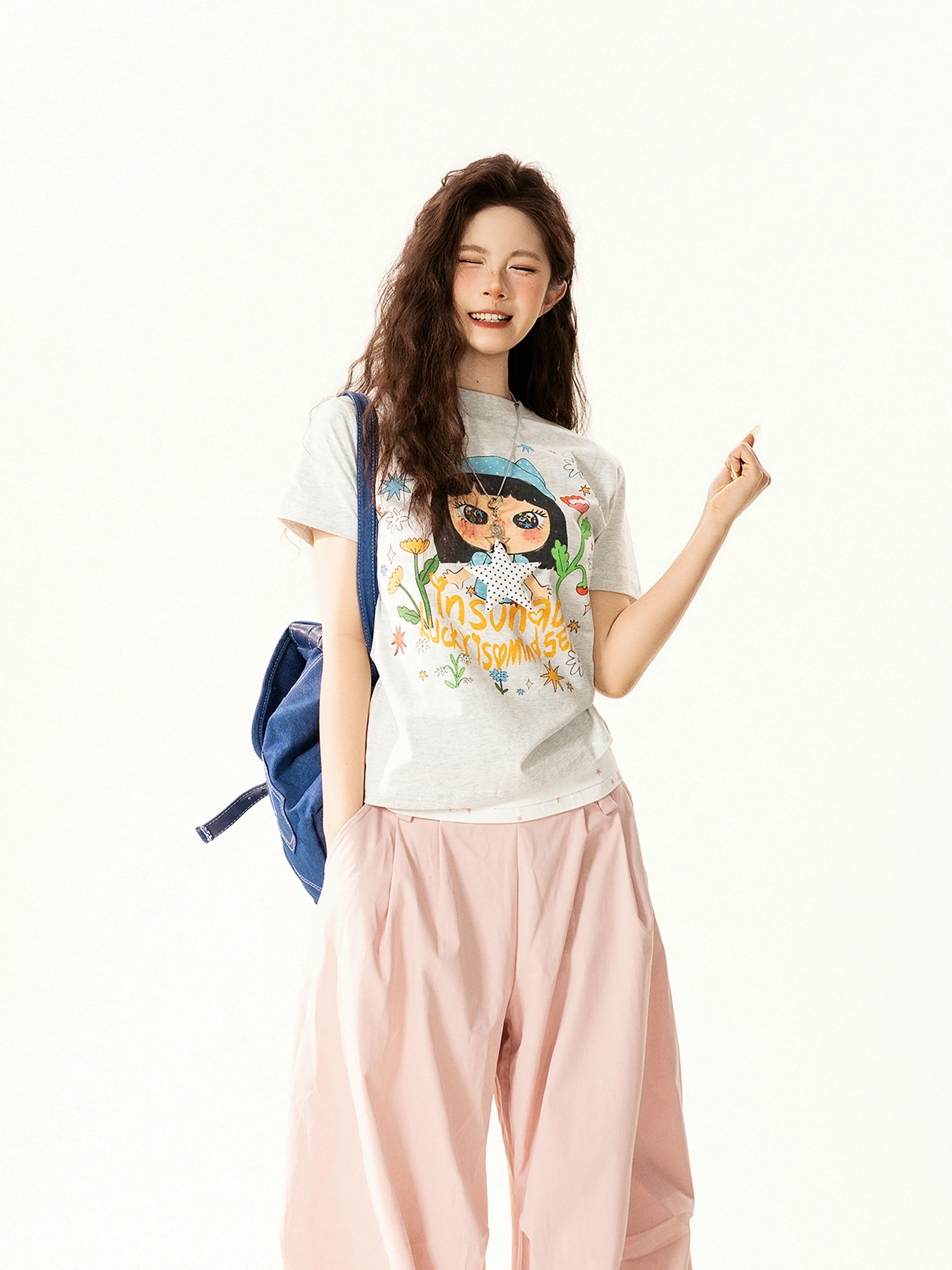 リメイクTシャツをワンピースに変える：ヴィンテージアニメプリント正肩短袖Tシャツの実用性とデザイン分析