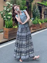 カジュアルで洗練された女性用デニムベストとボヘミアン風スカートの組み合わせ（セットアップ対応）