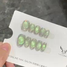 春夏用 猫眼デザイン 爆発的に輝くガラスビーズネイル【白さを引き立てる・手作り・高級感】
