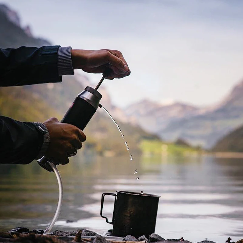 アウトドアで水を安心にどう確保する？ポータブル浄水器の本質を知れば、日常の不安も解消できる