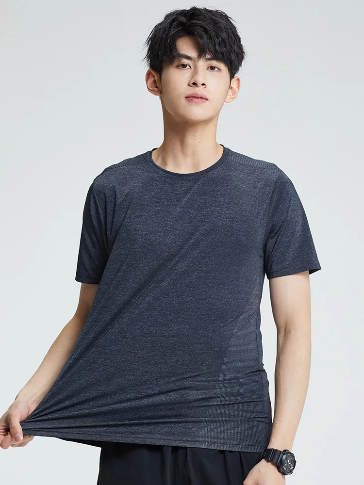 ストリートファッションの本質を理解する完全ガイド：Tシャツ選びの実際