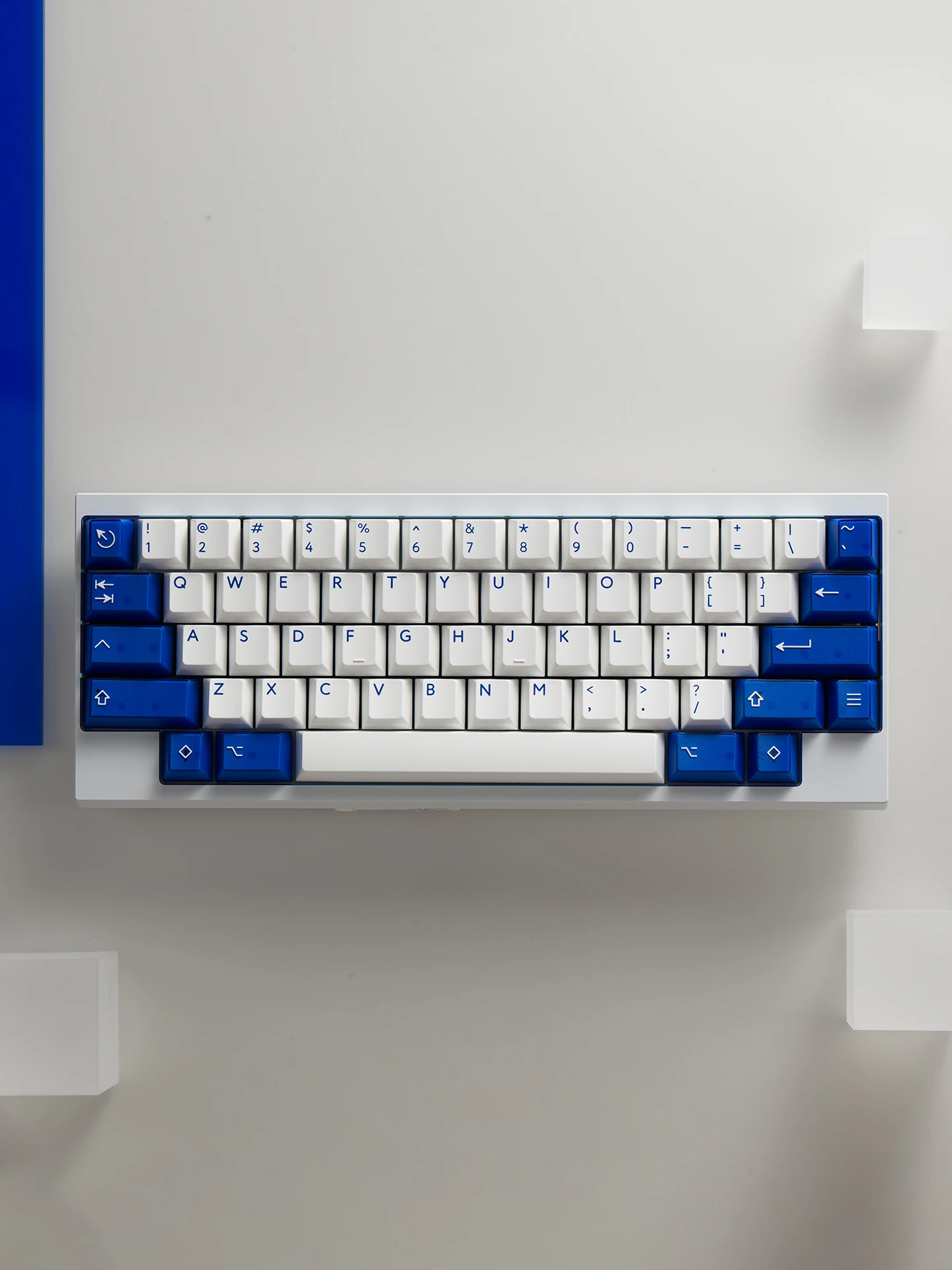 分離キーボードを選ぶべきタイミングは？PBTファンズのクラインブルーR3が解決するリアルな使い勝手