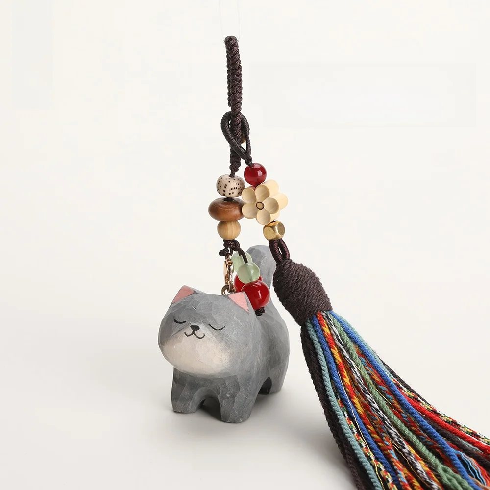 手作りお守りにぴったりの「青い猫の木彫りキーホルダー」は、どんなときを選ぶべき？