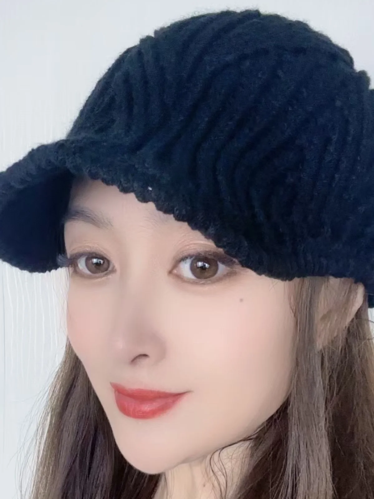 オシャレな手編みキャスケット帽：顔型補正と白髪隠しを実現する女性向け四季通用の遮陽帽