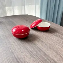 シンプルな陶器の蓋付き丸型小皿【赤色・家庭用・釉下彩仕上げ】