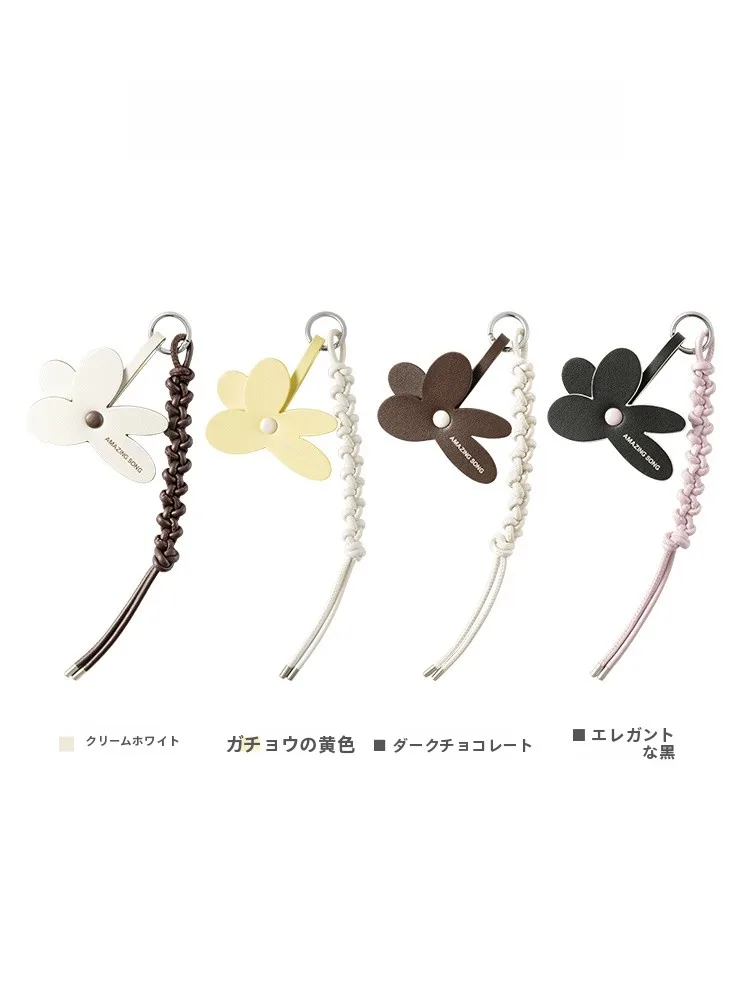リボン バッグ チャーム：花モチーフのハンドバッグアクセサリーの実用性と選定基準