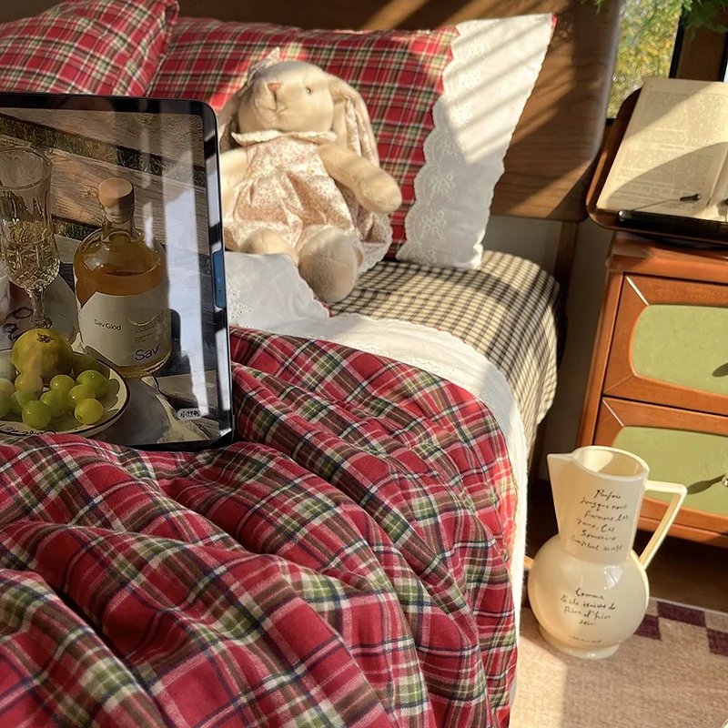 夏の部屋にぴったりな涼感掛け布団は、どう選ぶ？
