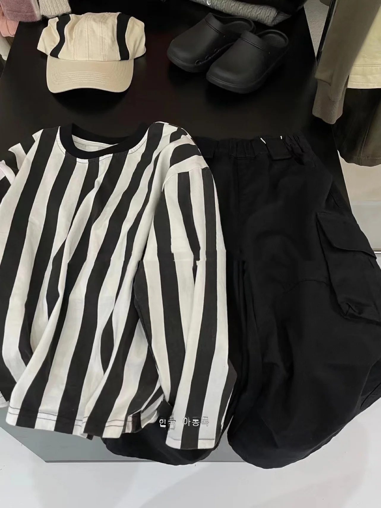 おしゃれ男子中学生が選ぶ、秋にぴったりのストライプ長袖Tシャツはどれ？