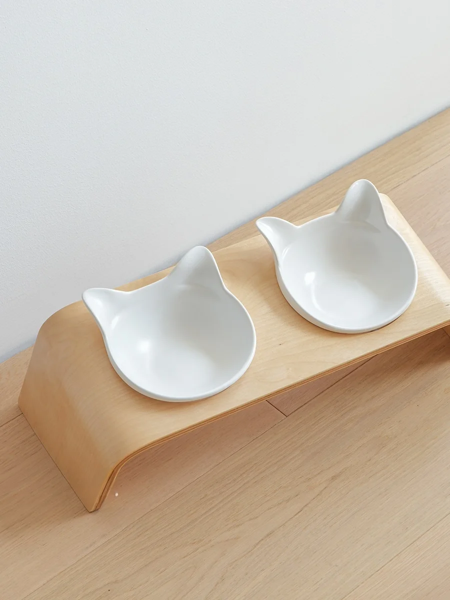 猫用陶器食器台：傾斜設計で安全かつ衛生的な食事環境を実現