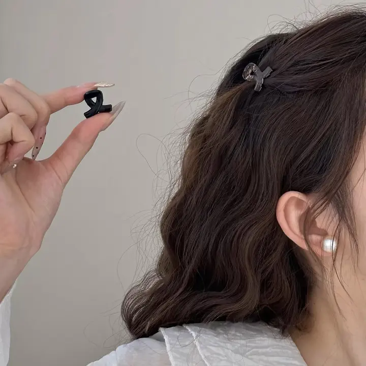 ミニヘアクリップ【前髪用・小型・女性用・新作】
