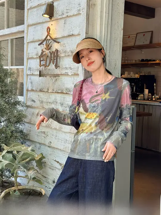 モネの庭柄長袖Tシャツ【女性用・デザイン性・スリム効果】