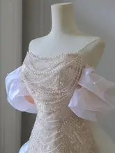 エレガントなデザインの一字肩ドレス【軽やかなウェディングスタイル・重工刺繍】
