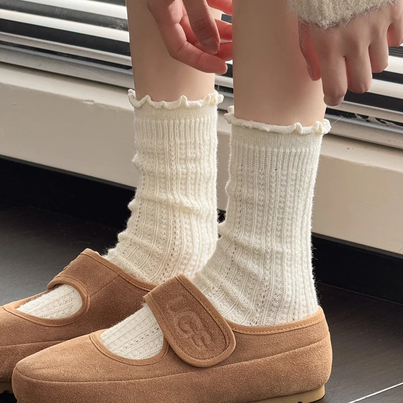 厚手の靴下を選ぶべき理由は？実は「美腿」を生む秘密のアイテムだった