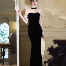 洗練されたデザインの黒いフィッシュテールドレス【エレガント・成人用・パーティー向け】