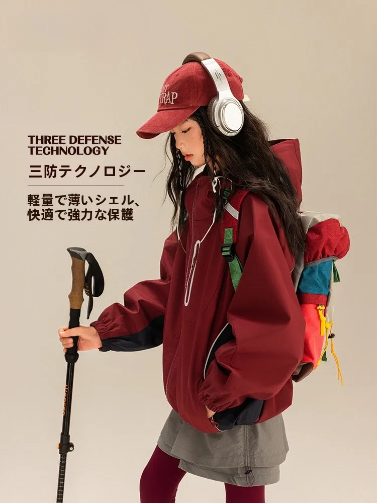 山  登りに着る女性の服装は、本当に「機能性」だけが大切なの？