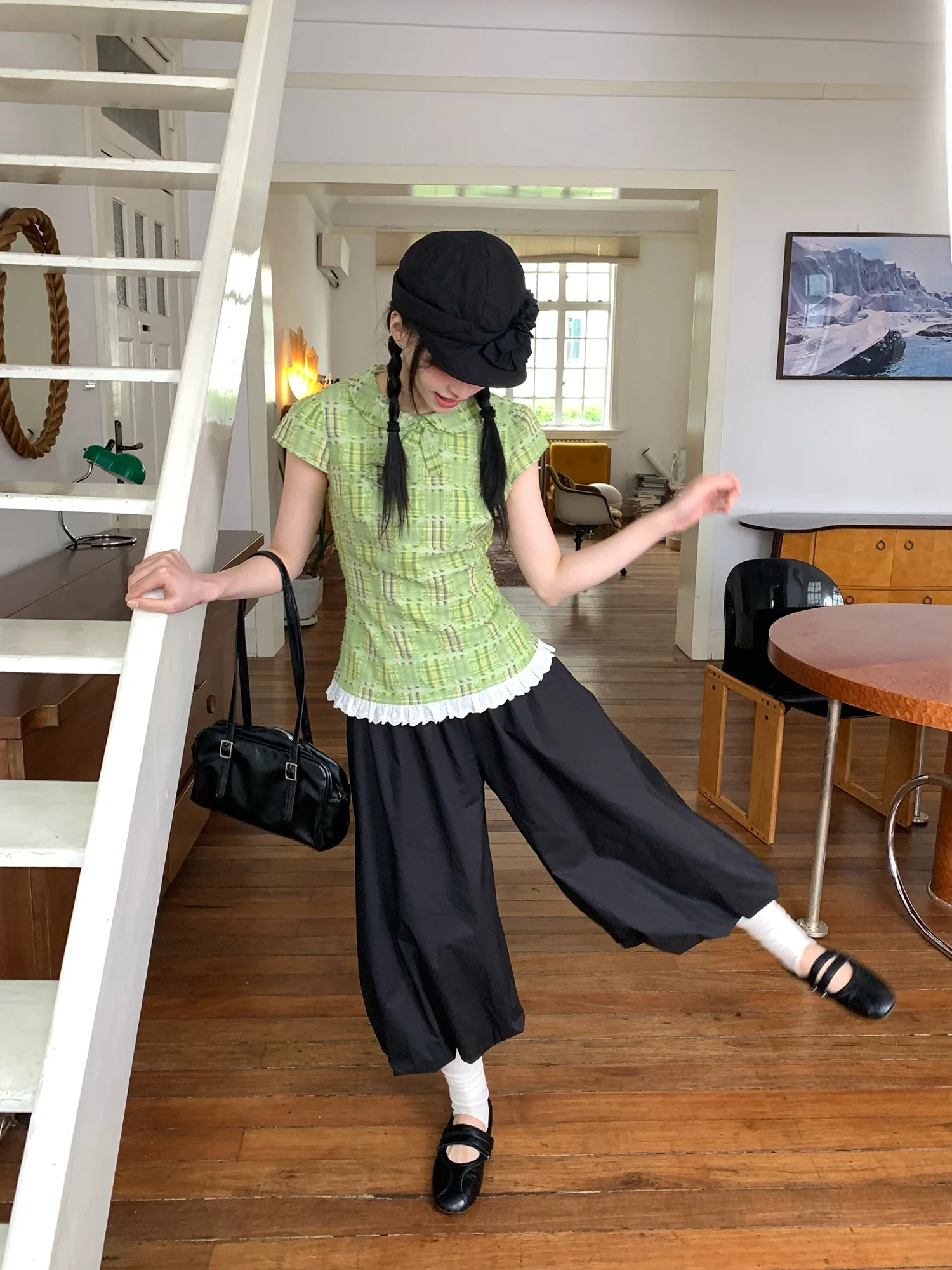 フレアパンツは本当に必要？低身長や骨格ストレートの女性に合うスタイルとは？