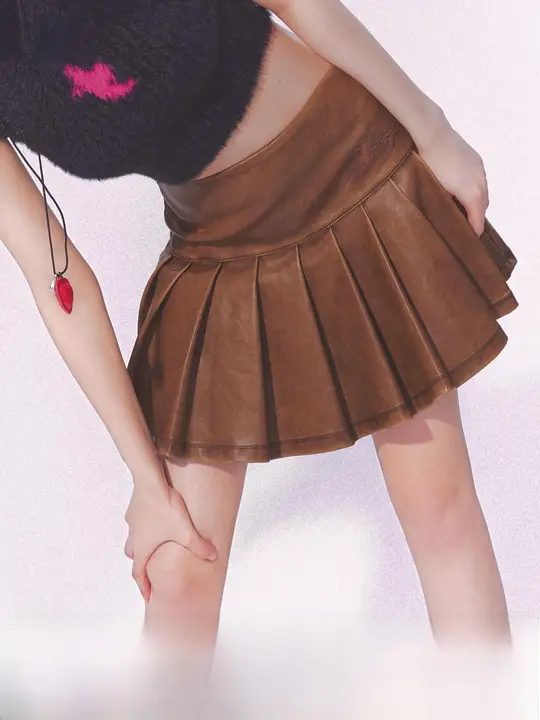 PUレザーAラインスカート【レトロ・ハイウエスト・プリーツデザイン・秋用】