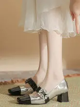 羊皮製 米白色のフラットシューズ【スクエアトゥ・快適なマリージェーン・おしゃれなスタイル】