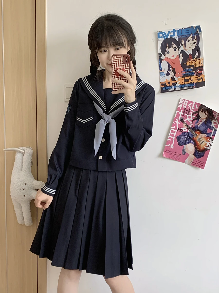 長袖JK制服のセーラー服グレー：秋期向け女子用セットアップの実用性と素材特性