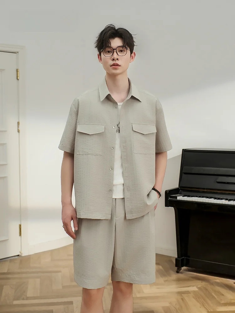 27歳の男性が夏に着るべき「凹凸テクスチャのシャツジャケット」は？
