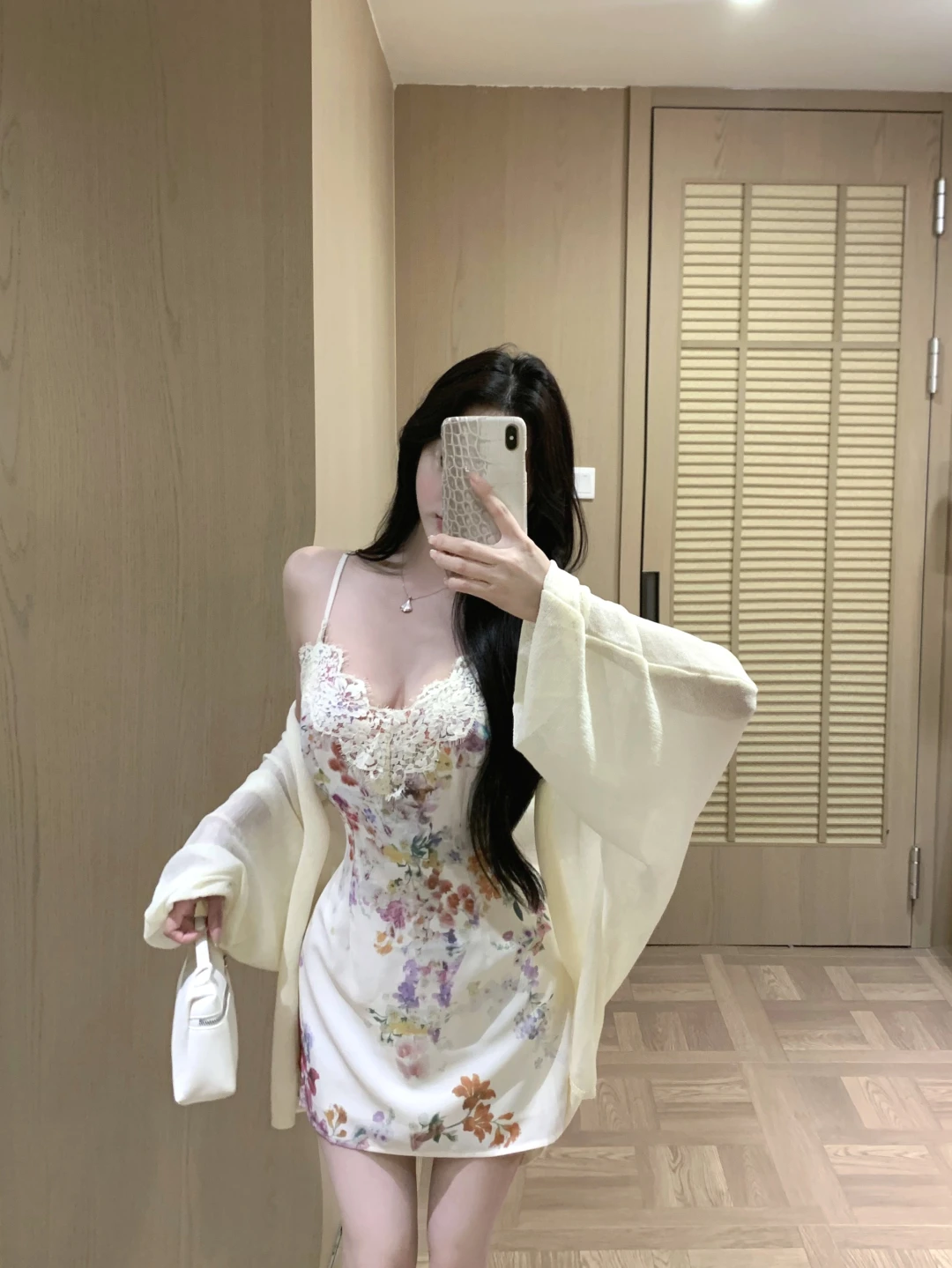 キャバドレスの長袖ってどう選ぶ？夏の気分を保つための1つの答え