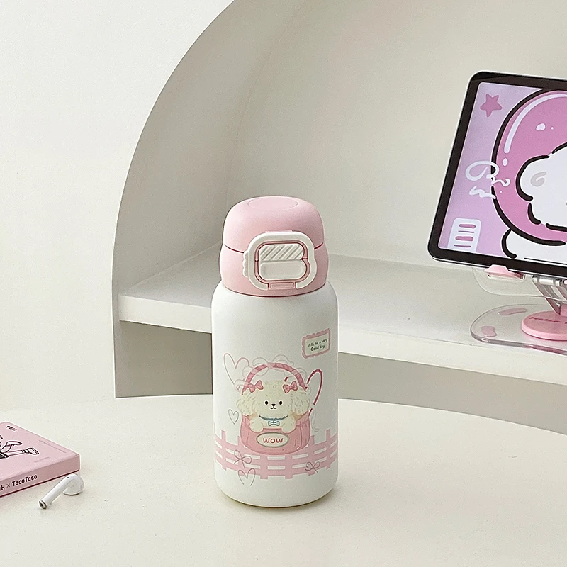 可愛いデザインの大容量 ストロー付きウォーターボトル 650ml 保温機能