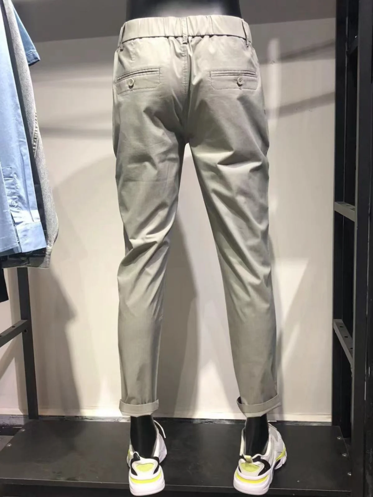 カーゴパンツ メンズ コーデ 完全ガイド｜通勤・日常で失敗しない選び方