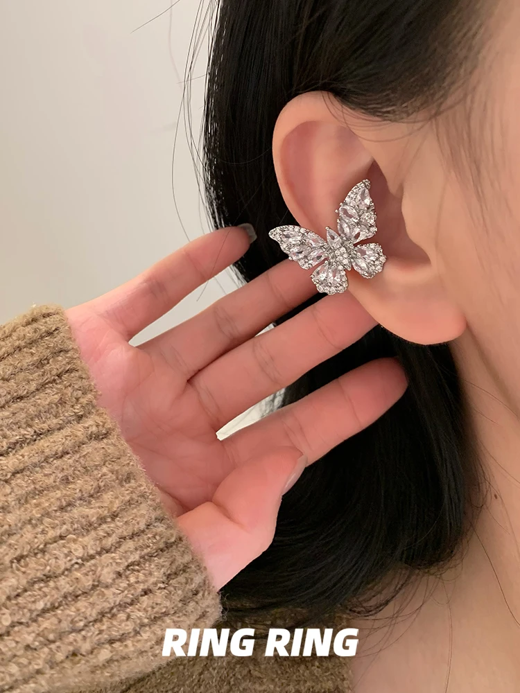 蝶モチーフのイヤークリップ：hooked vintage と vintage fashion の違いを解説