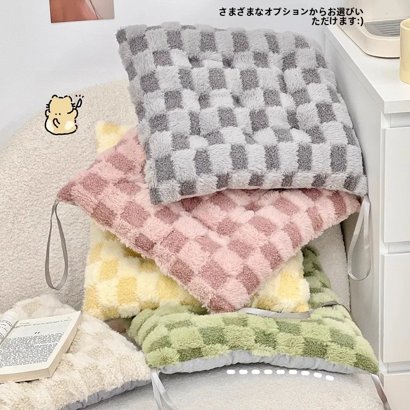 座椅子クッションを選ぶべき理由は？学生やオフィスで使える厚手フリースクッションの選び方