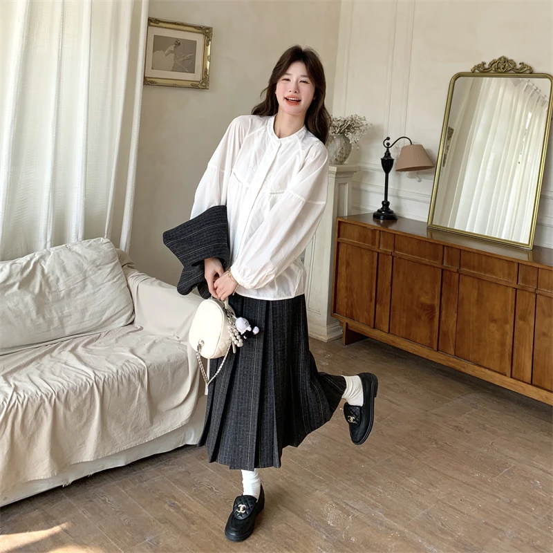 デザイン感あるベスト付きシャツとスカートセット：大学生女子向け春秋通学スタイルの実用性と選定基準