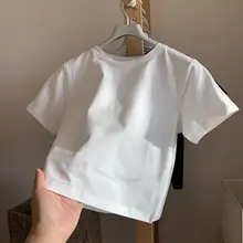 黒のショート丈Tシャツ【女性用・ハイウエスト・コットン・フィット・夏用・クロップドデザイン】