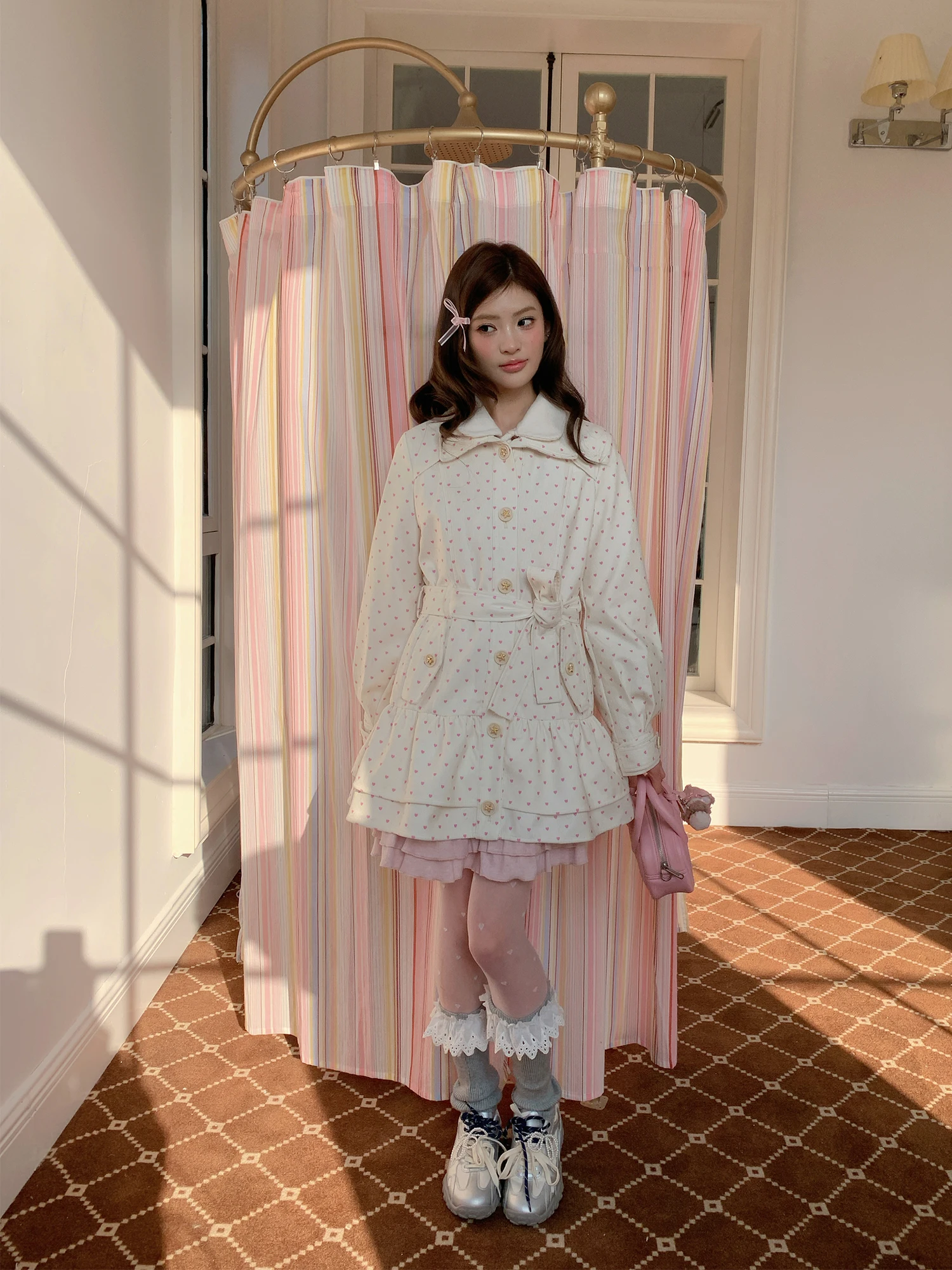春のファッションで「どうやって優しいスタイルを着こなすか？」