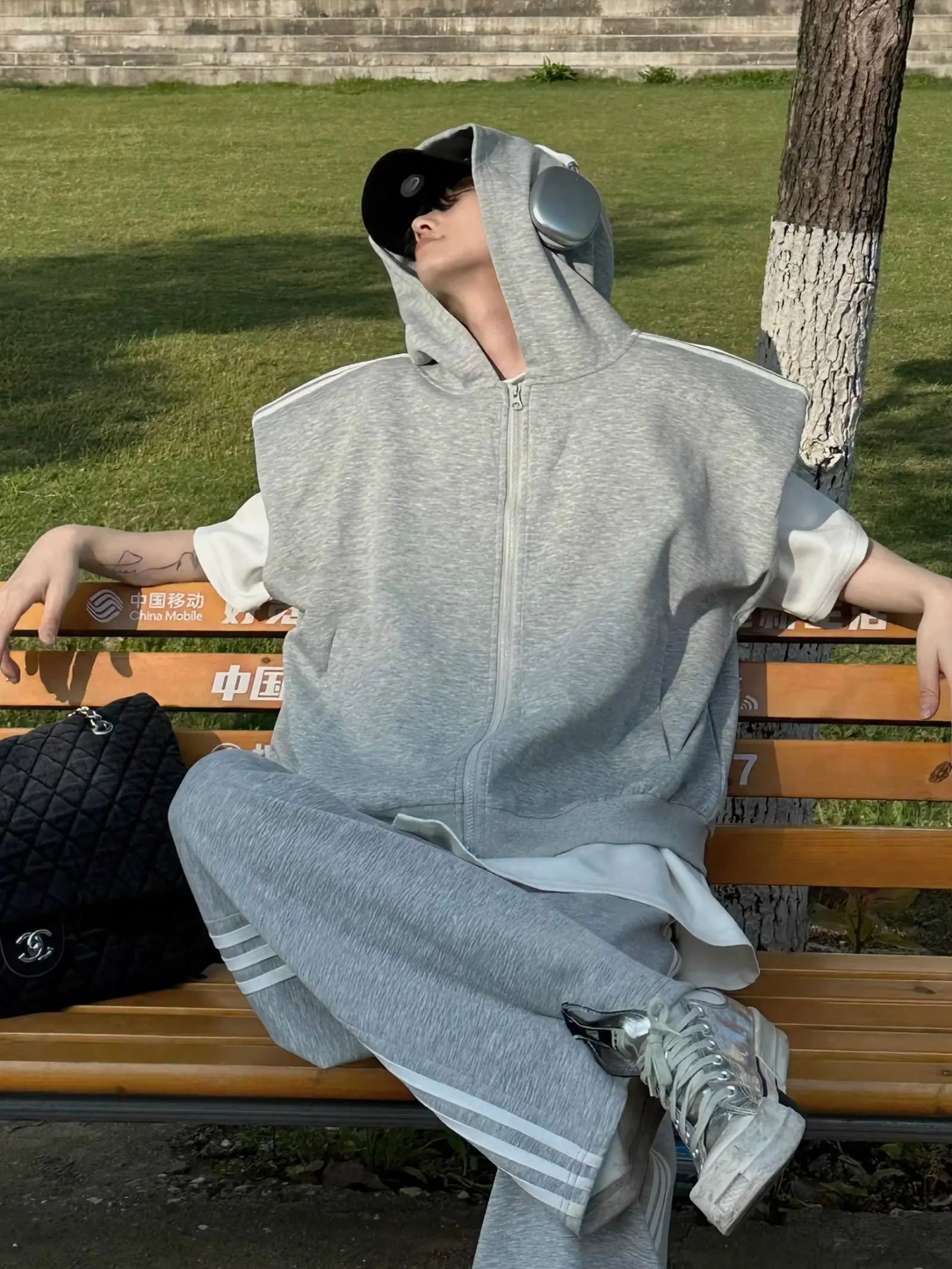 夏服コーデメンズはTシャツに比べて、なぜこれほど涼しくなるの？