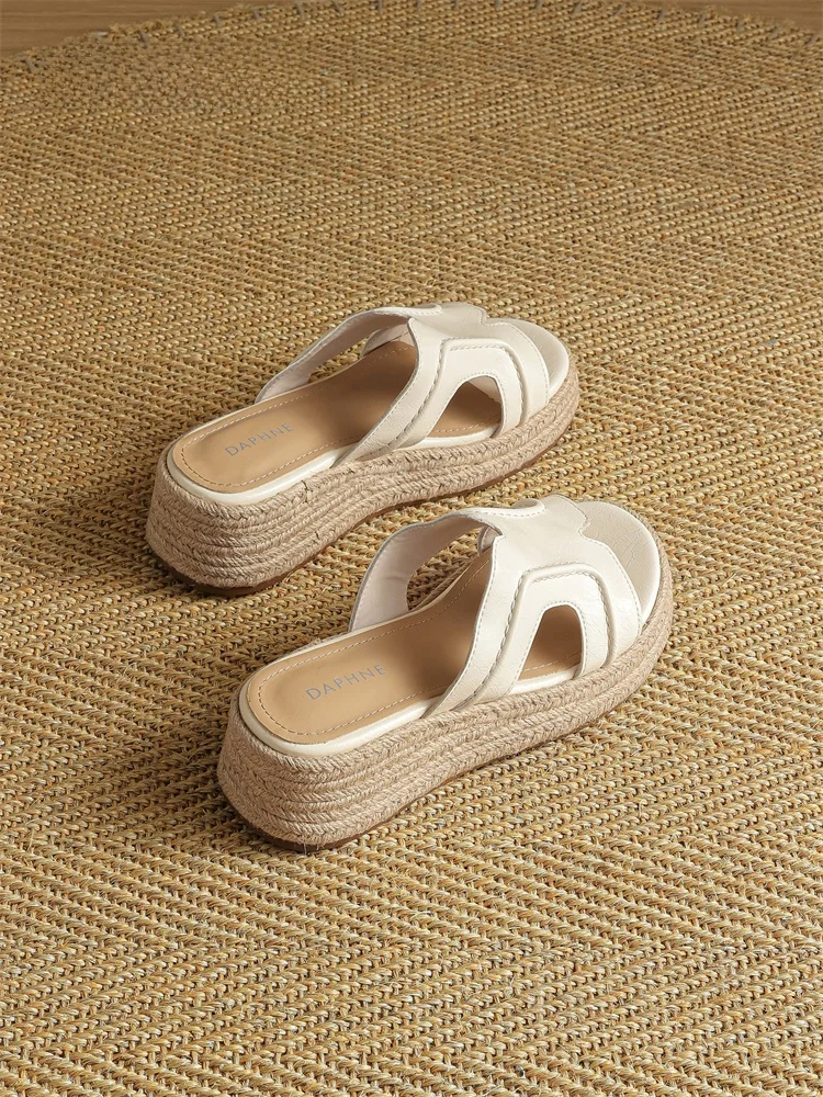 浴衣に合う靴としての草編み風ヒールサンダル：厚底・快適な履き心地の実用性解析