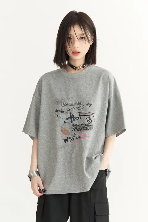 万有引力博物館グラフィティプリント 半袖Tシャツ【女性用・綿100%・ゆったりシルエット】