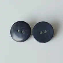 シンプルなネイビーブルーの象牙色パームボタン【２０ミリ】