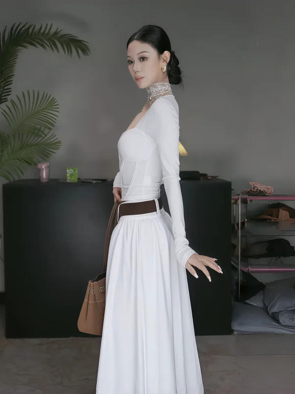 清潔感ある服装 女性：InstaHotのAラインロングスカートセットアップ対応スタイル