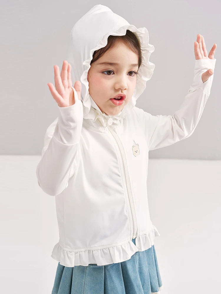気温20度の子どもに着せるべき服は？フード付き涼感カーディガンが解決する夏の悩み