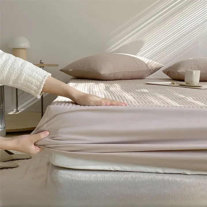 アイボリー色 キルティングベッドカバー【全棉・シンプルデザイン・1.8m対応・枕カバー3点セット】