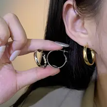 オビヤビ シンプルなメタルフープピアス【925シルバー針・洗練されたデザイン】