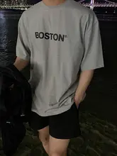 ゆったりしたシルエットのロゴプリントTシャツ【カジュアル・落肩・ラウンドネック】